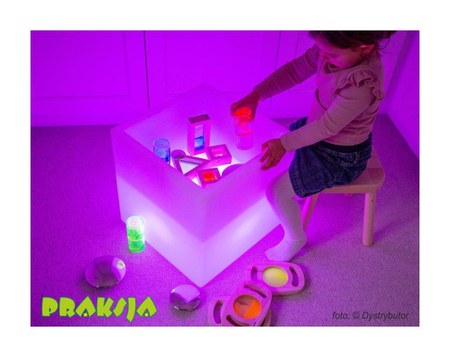 Podświetlany mały stolik sensoryczny z zagłębieniem – Tickit®