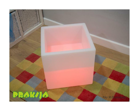 Podświetlany mały stolik sensoryczny z zagłębieniem – Tickit®