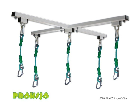 Krzyżowy uchwyt sufitowy z dedykowanymi linami zaczepowymi™ - Praksja